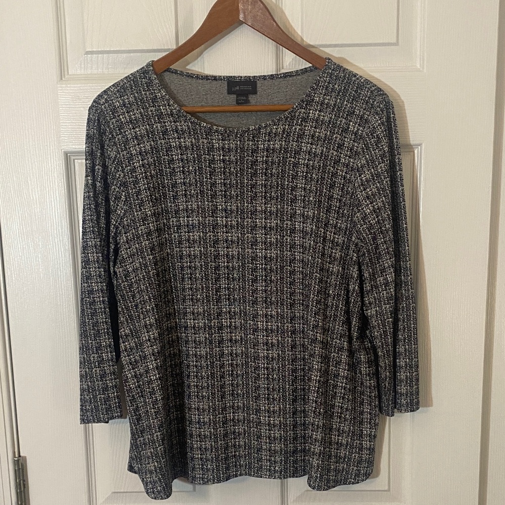 J. Jill petite L  Black & White Textured rayon & spandex tunic  Top